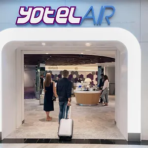 **** Hotel Yotelair Changi Airport Landside Singapura