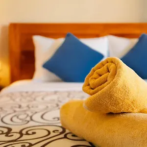 ** Wisma tamu Uma Taman House Indonesia